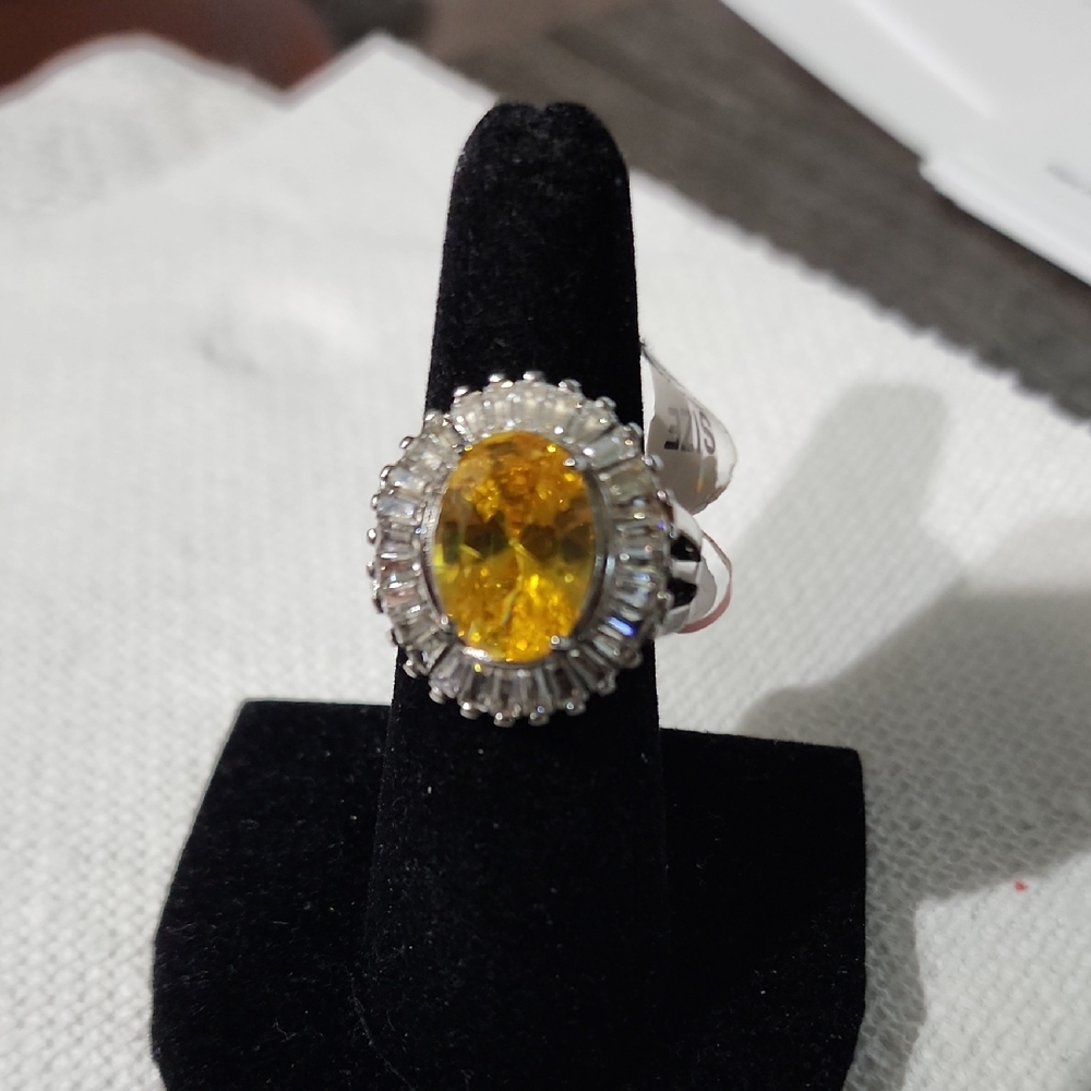 Elegant Yellow and Silver Women's Ring